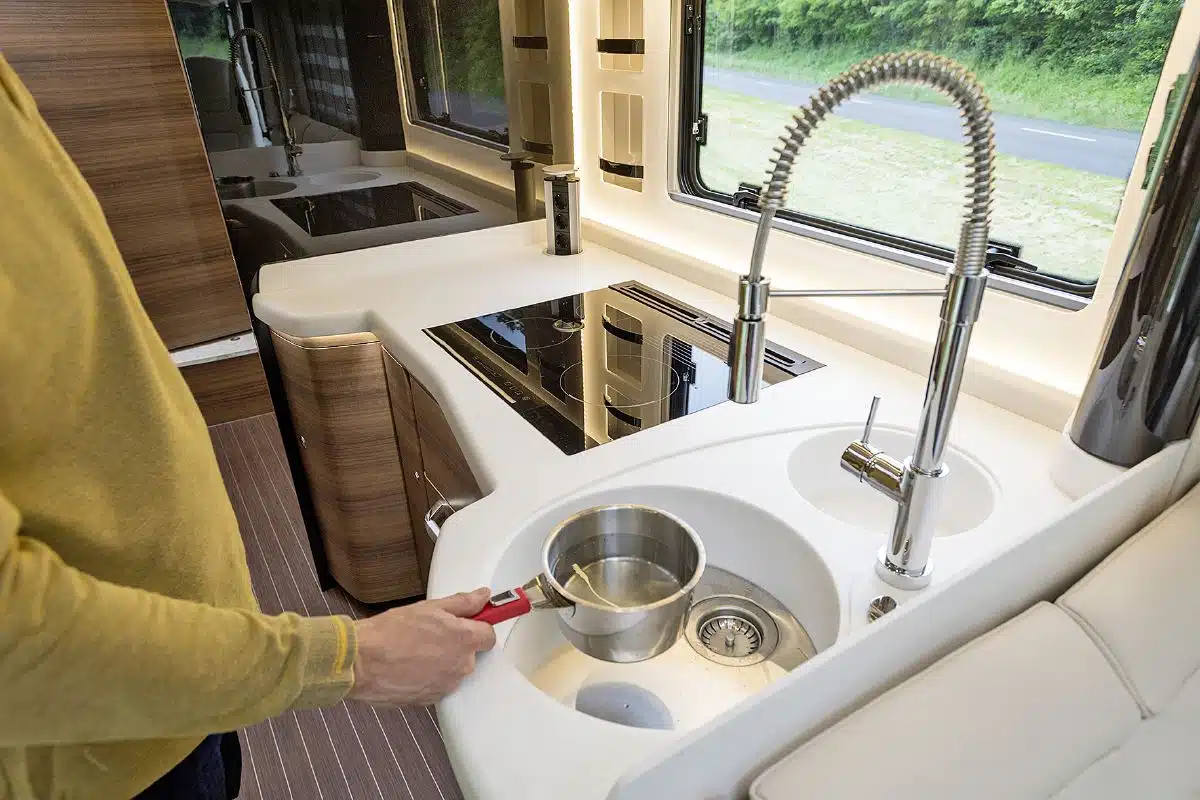 Gérer l'Eau et les Égouts dans un Camping-Car
