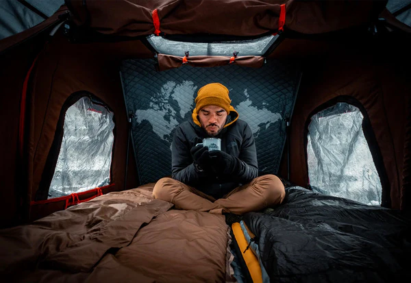 Camper quand il fait froid : les accessoires indispensables pour rester au chaud